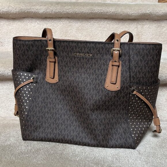 Michael Kors Voyager EW Signature Tote BagNWT